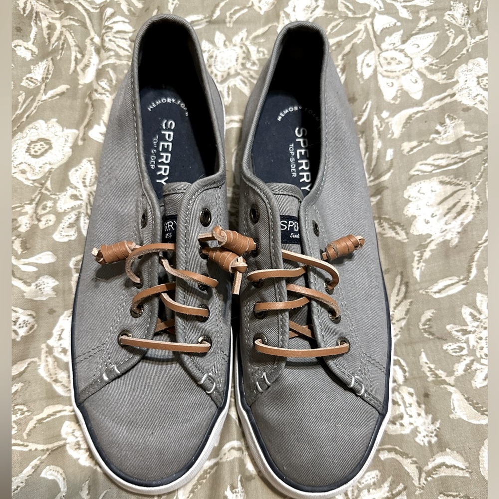 Sperry casual shoes size 7.5